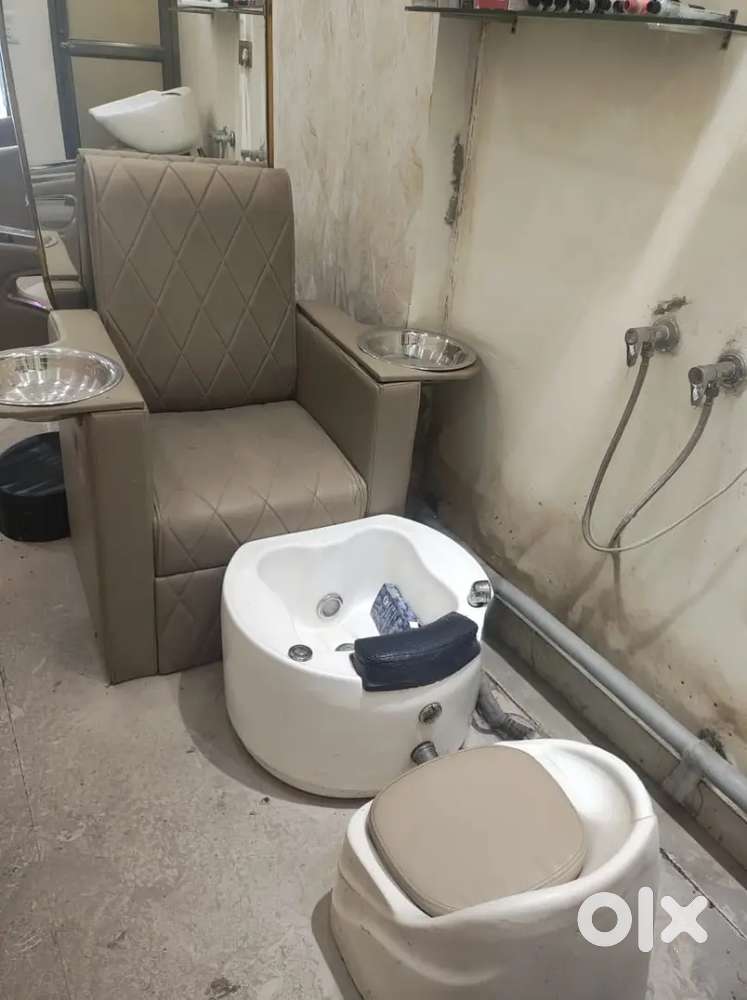 Manicure Pedicure Chair with Jacuzzi basin and beautician Chair