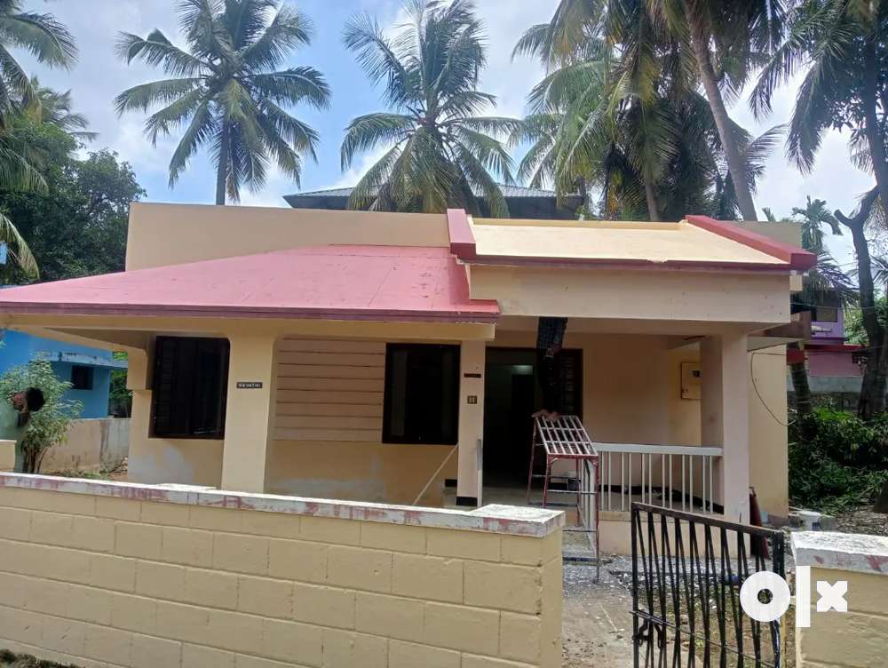 2 bhk Independent house in 8 cents land.