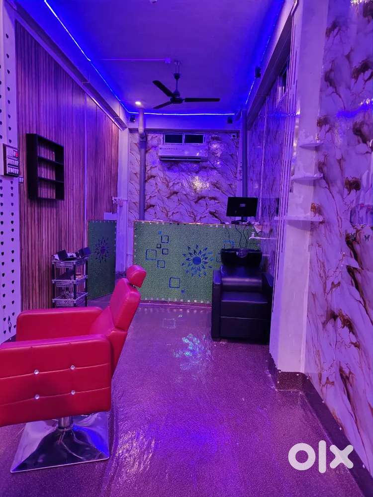 Luxury gents parlour and saloon For rent