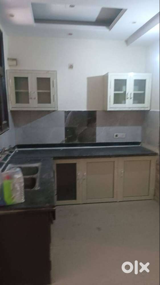 2bhk radhey homes  100 gaj 1st floor 14000