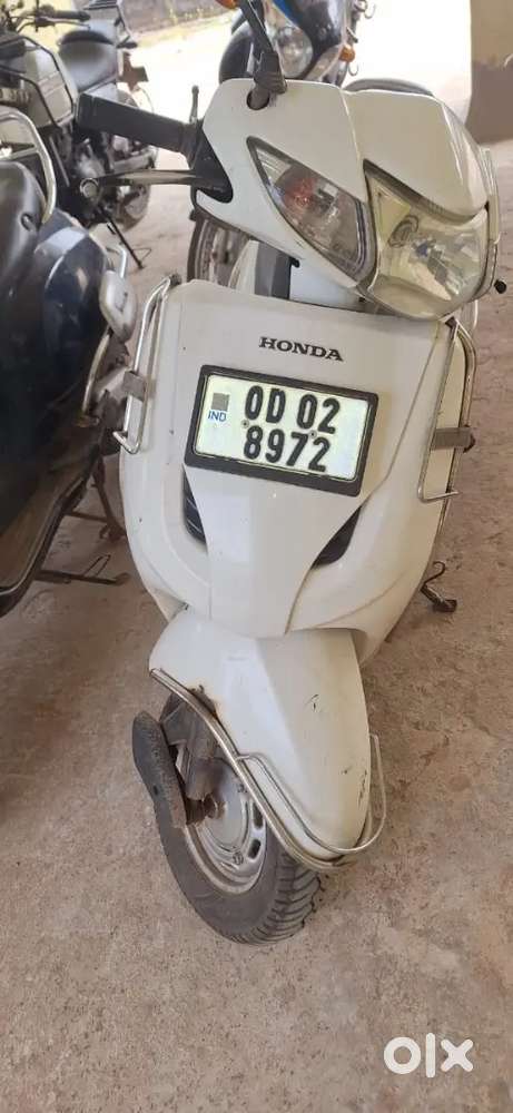Honda active white colour few good condition new tyre ..money problem
