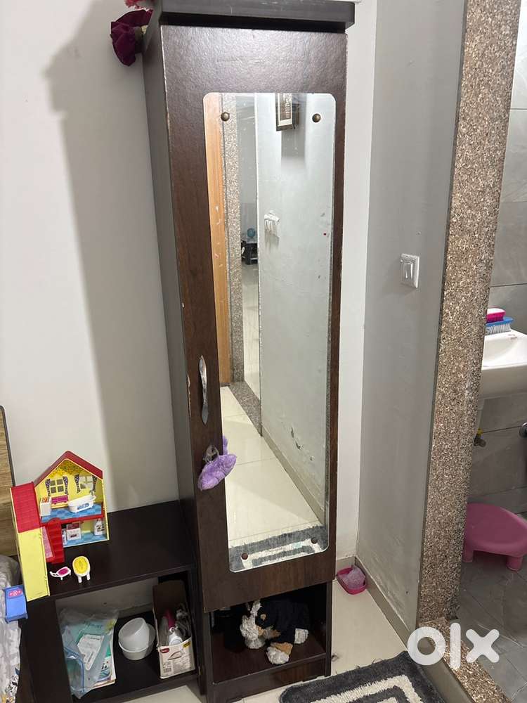 Singlw wardrobe with dressing mirror