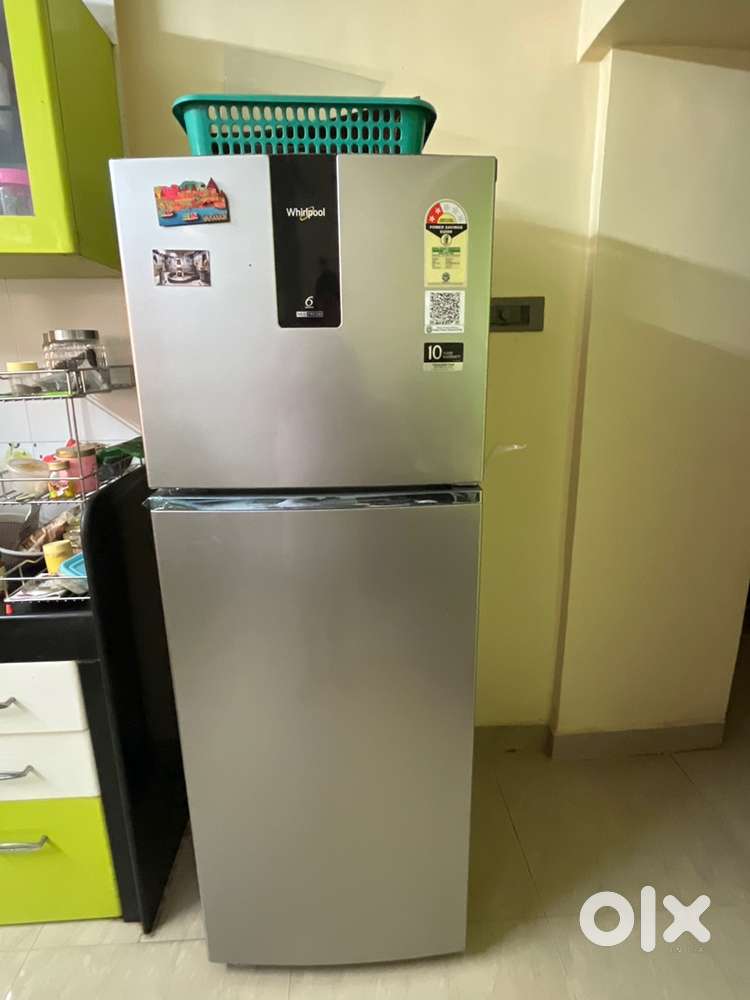 235 liters Whirlpool refrigerator frost free.
