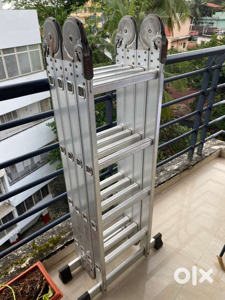 Long folding ladder