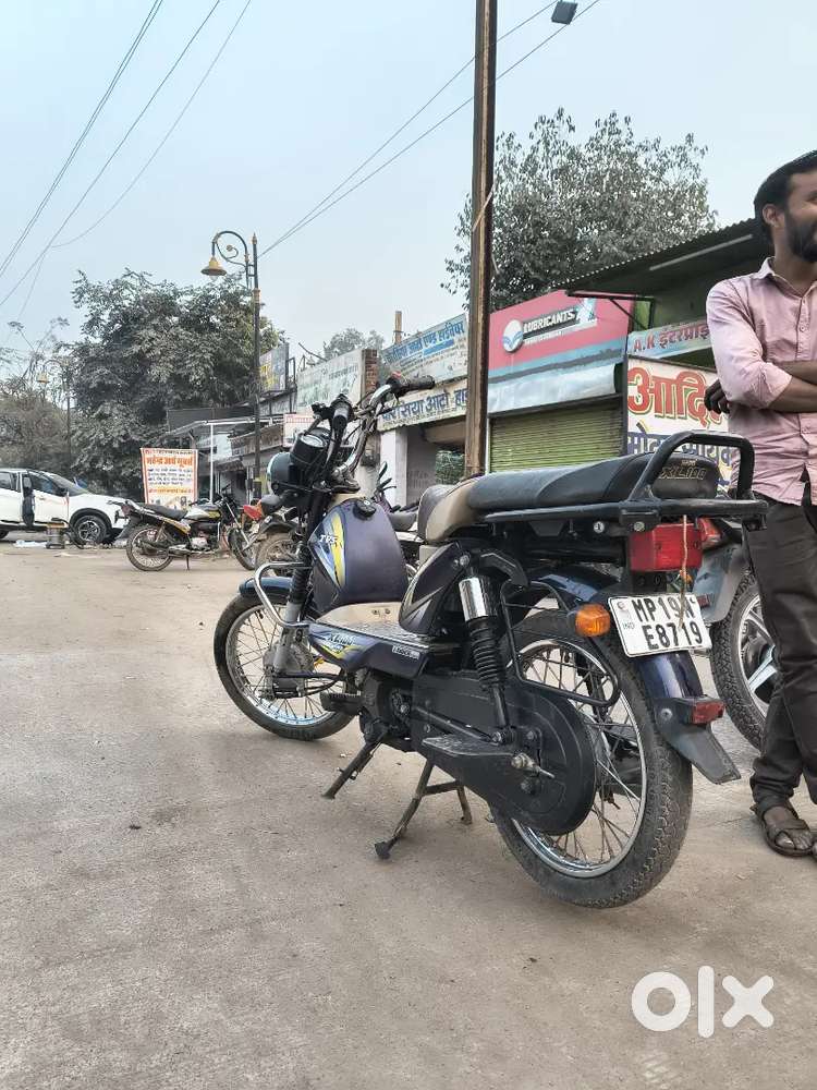 बड़ी गाड़ी लेना है इसलिए बेच रहे है ।