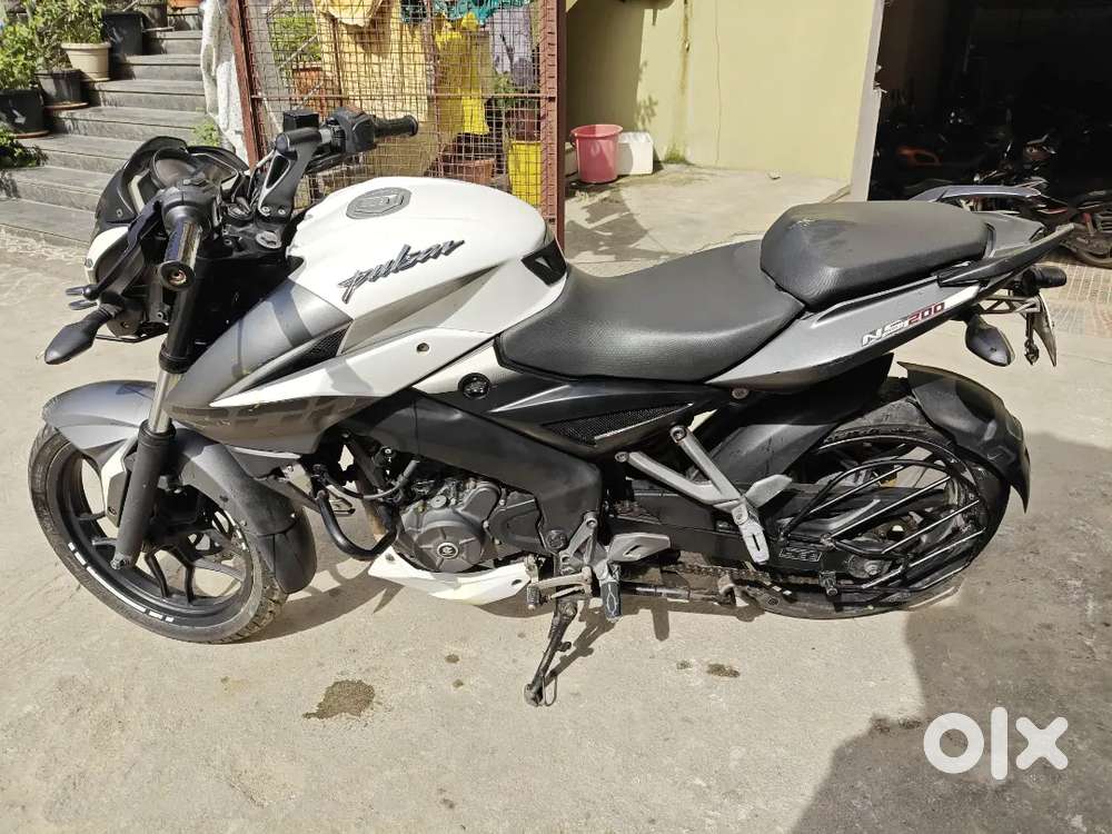 NS200 BS 4 , WHITE, 2019 Best condition