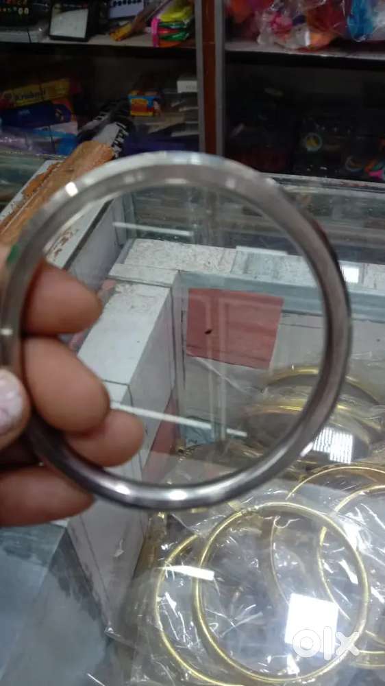 koi dukandar ho jo mujhe apne dukan  par thodi jagah dede