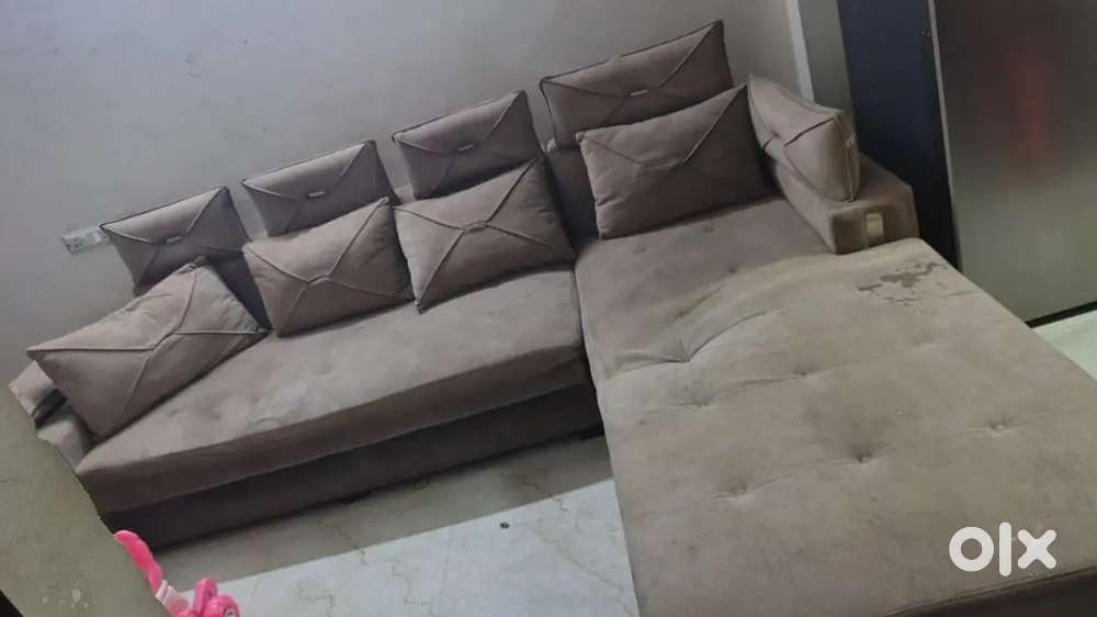 5 seater sofa with table