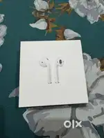 AirPods 2 with Wireless Charging Case