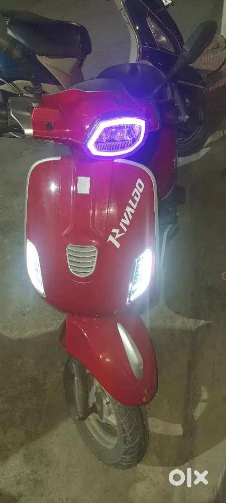 Electric scooter vespa model. Perfect condition.