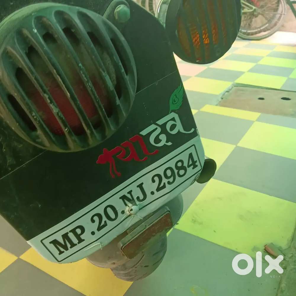 Gadi main koi kam nhi hai tyre complete hai new battery hai self start