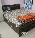 Queen size bed with mattres