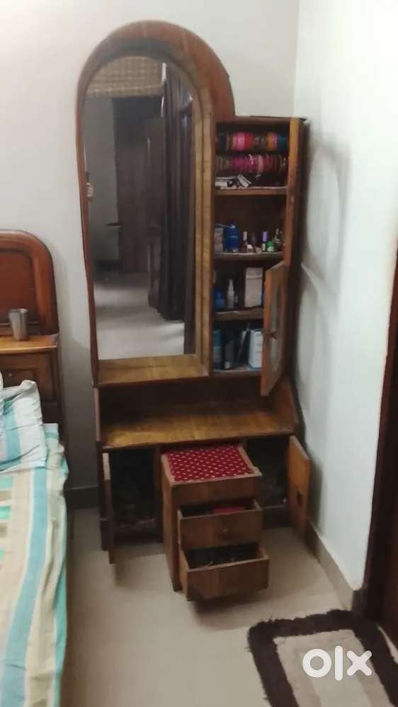 Dressing table in good condition