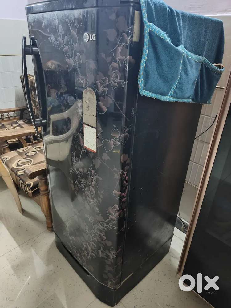 LG fridge 165 ltrs Good condition
