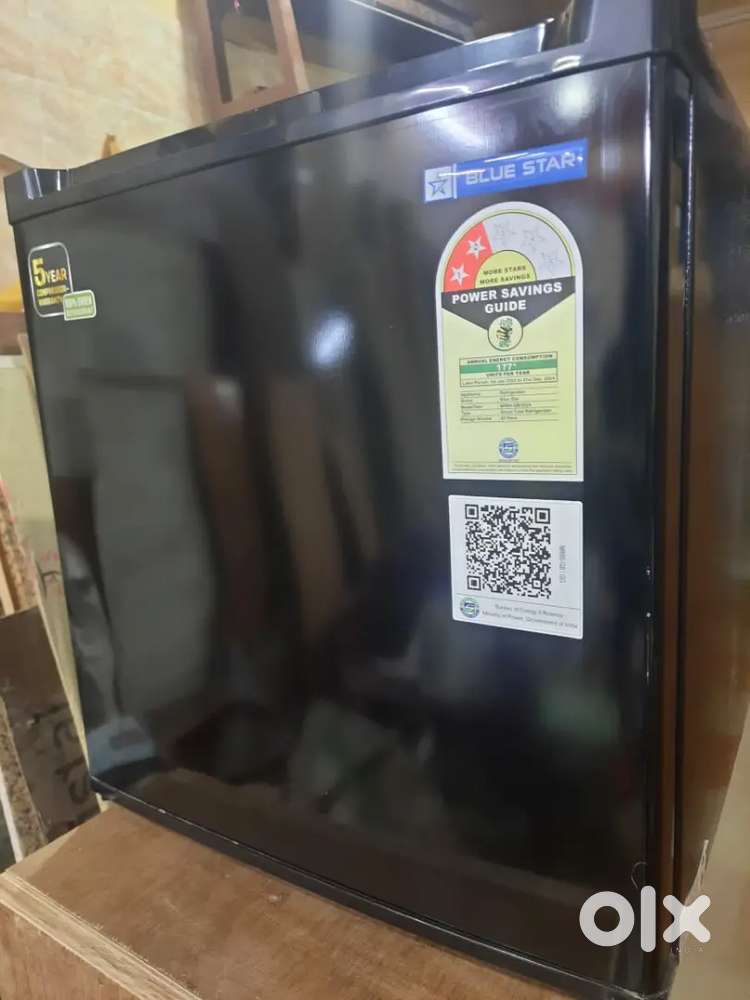 New mini fridge for storing skincare,cosmetics,medicines,cold drink.