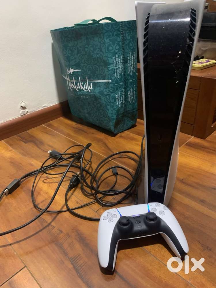 Ps5 with all orignal wires and one controller