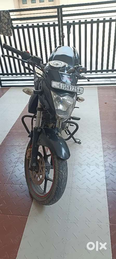 Suzuki Gixxer dual disc brakes front and back