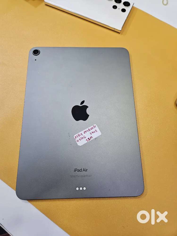 Ipad Air 5 M1 Chip 64Gb wifi included with cable Charger 20 watt