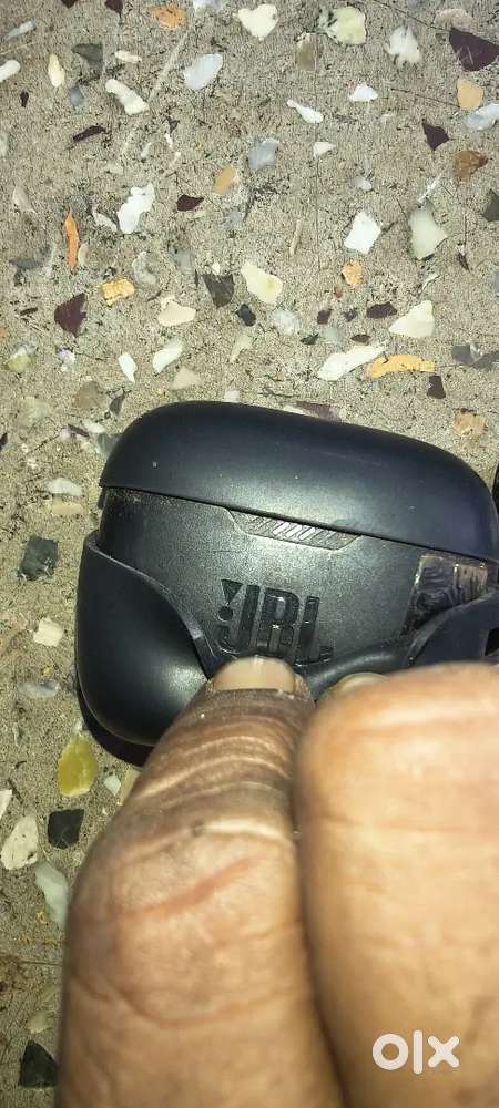 JBL 230NC EAR BUDS  with cavar