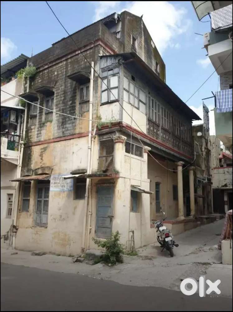 Haritage old House For Sale at Uparkot Road