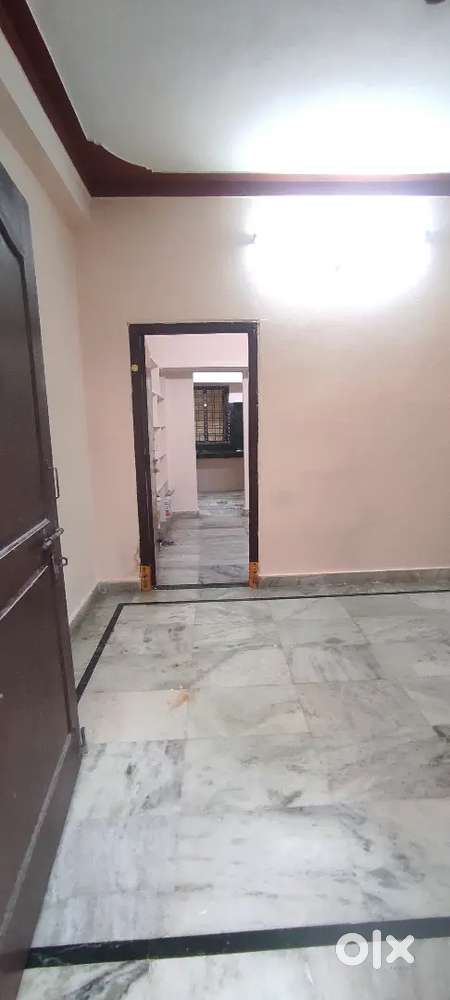 1 BHK flat available near kims hospital Kondapur main road