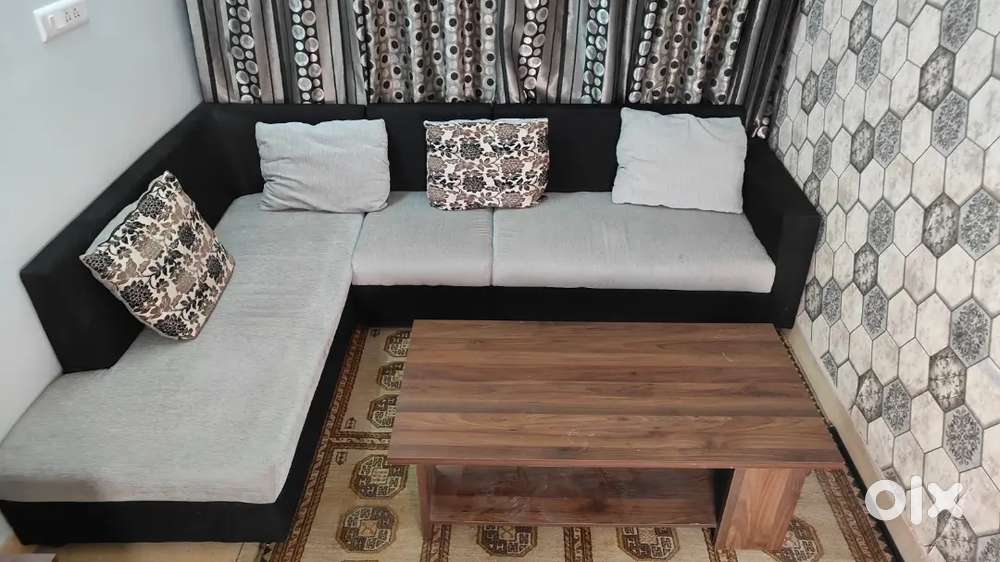 5 Seater Sofa+ Centre Table & Carpet