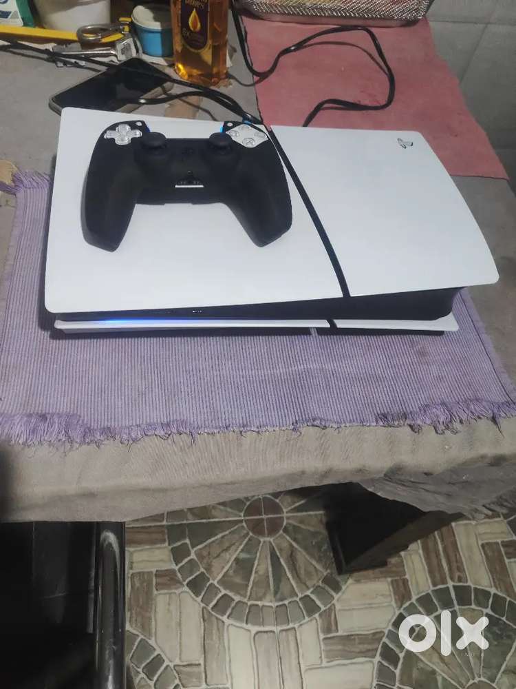 Ps5 slim disc brand new 2 month's old no scratches full warranty
