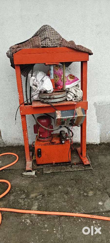 Paper plate machine