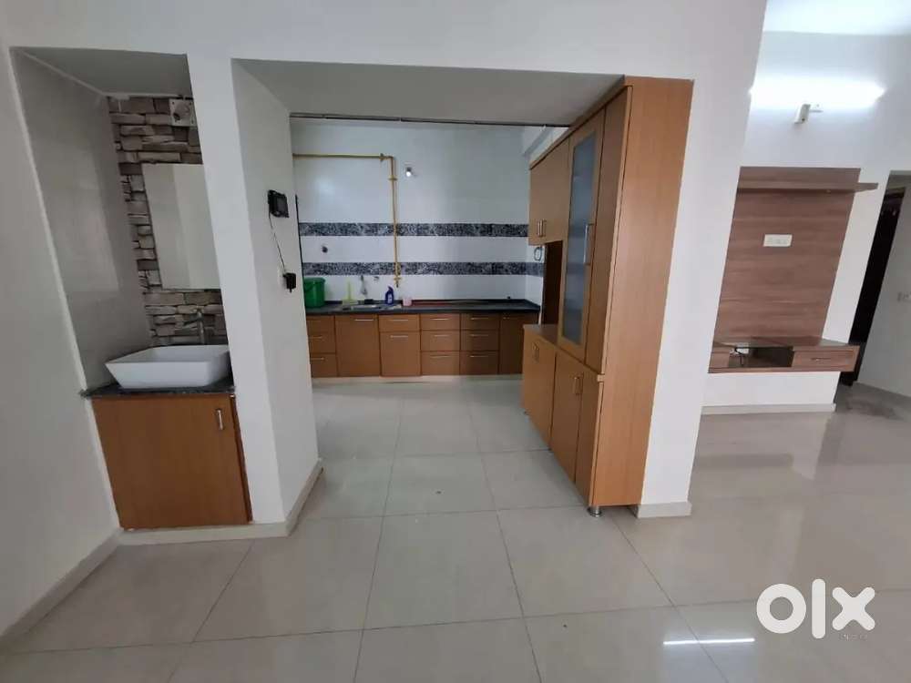 3bhk semi furnished flat for rent Gurukul 30000 only family