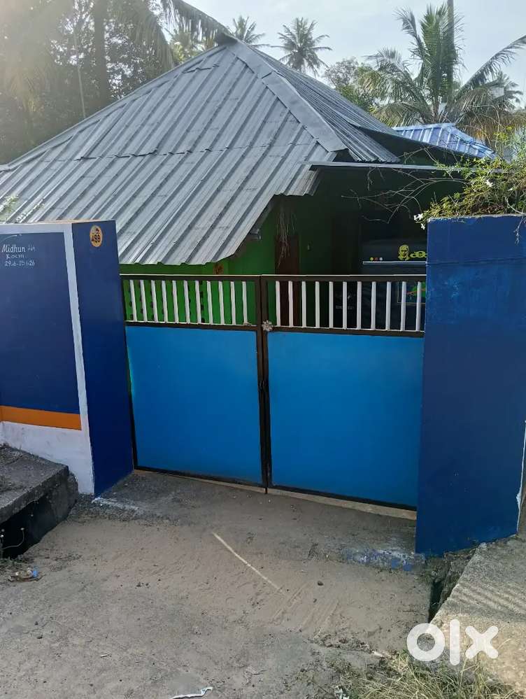 Old house and plot is available in 9cent in Anjengo near post office