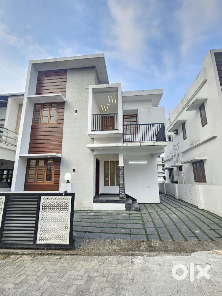 MODERN 3BHK HOUSE FOR SALE IN KAKKANAD INFOPARK VIKASAVANI,