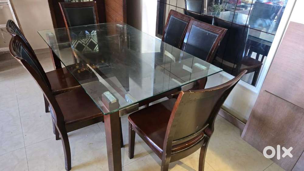 Dining Table very good condition