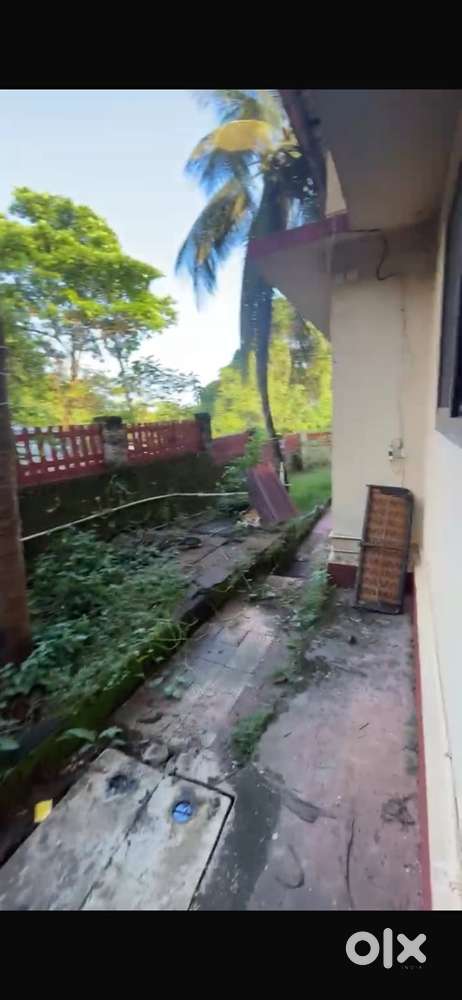 Pundalik nagar prime plot with house 335sqmtr 3.3cr asking