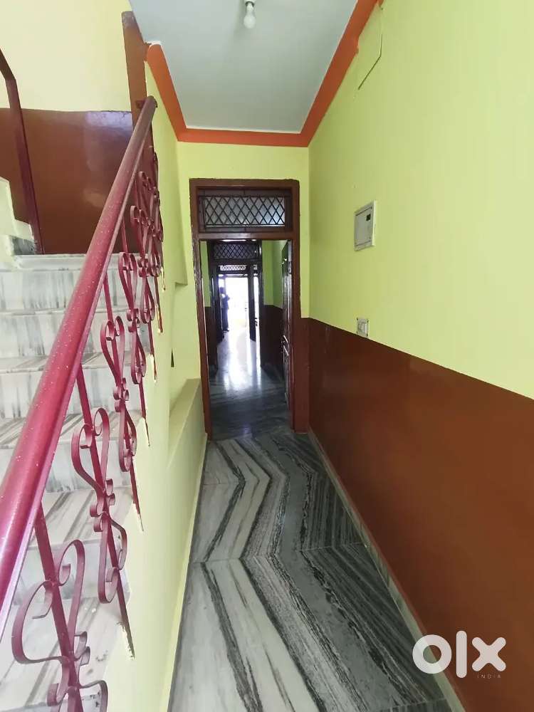 Rent 9500 semi furnished flat sarita vihar