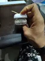 iPhone airpods with excellent condition