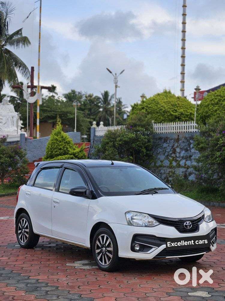 Toyota Etios Liva V Dual Tone, 2019, Petrol
