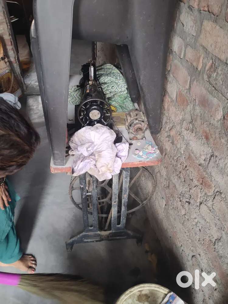 Silai and pico machine Ha 3 machine bachi hai kisi ko chahiye to con k