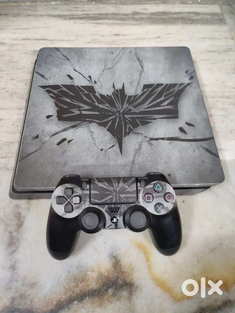 PS4 Slim  2TB Storage  41 Games  Batman Theme