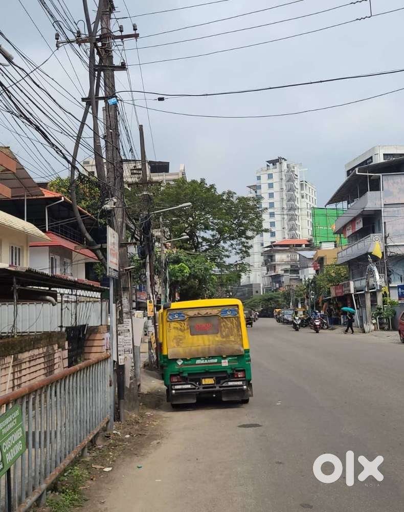 10 cents of commercial land in Kadavanthra.