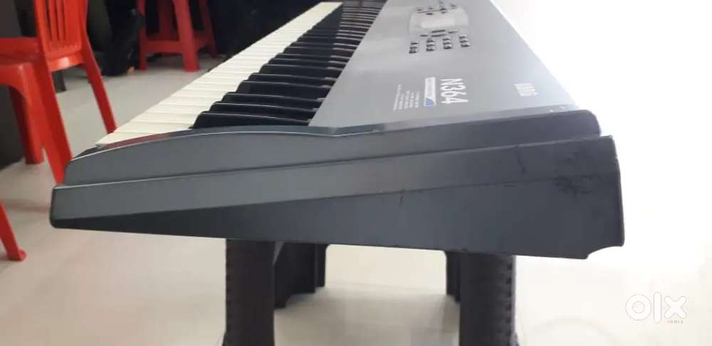 Korg N 364 keyboard