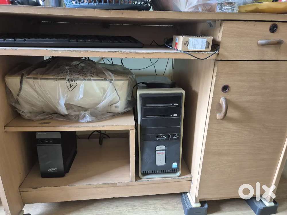 Computer Table for sale.