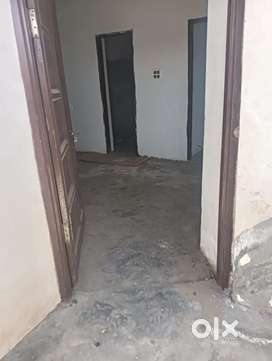 House ready in 200 gaj. Good condition going very cheap.
