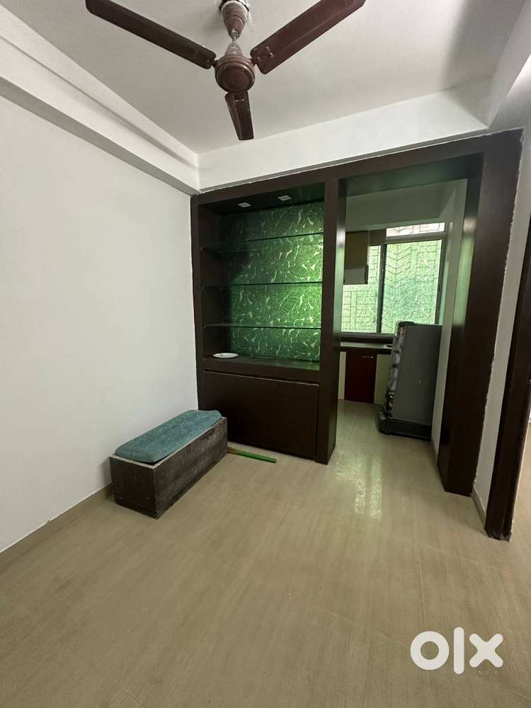 Ready-to-Move 2BHK flat in Deshapriyo Park- Prime location