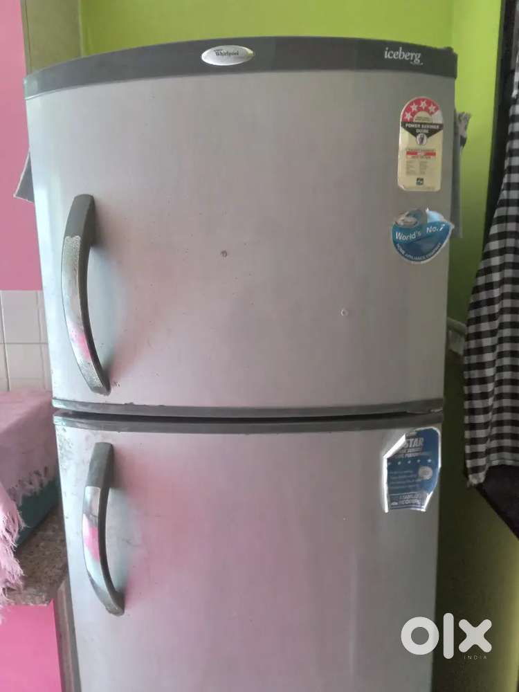 4 starWhirlpool fridge 310 litre