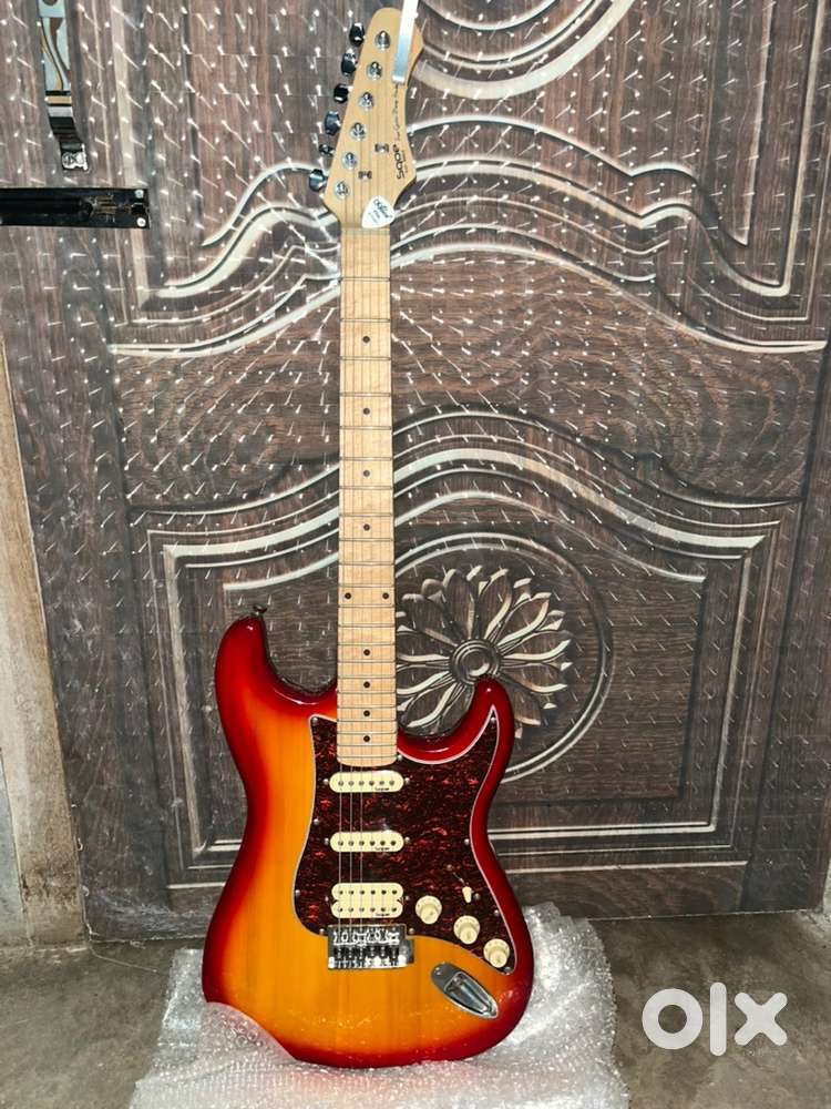 Electric Guitar, 9 months old, no scratches brand as new