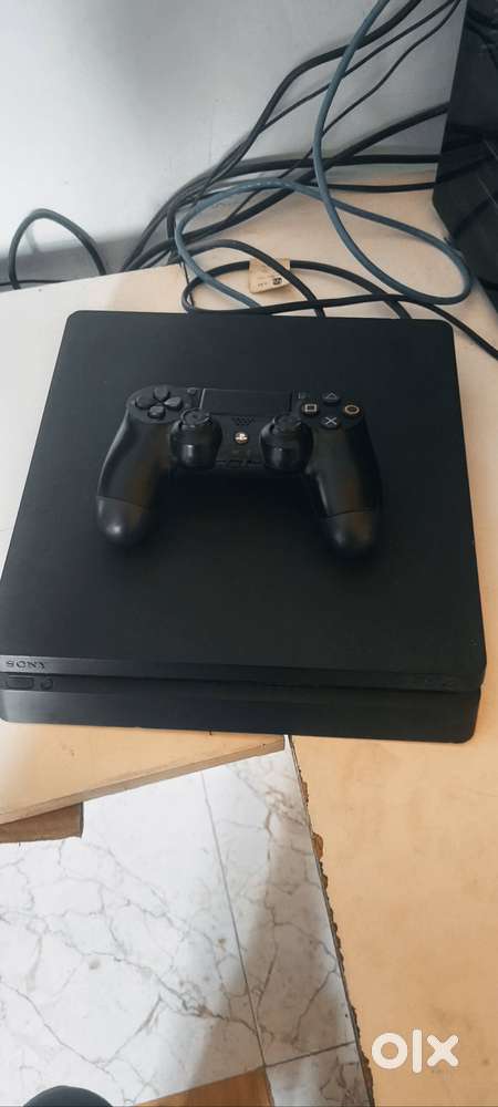 PlayStation 4 1 TB varient mint condition