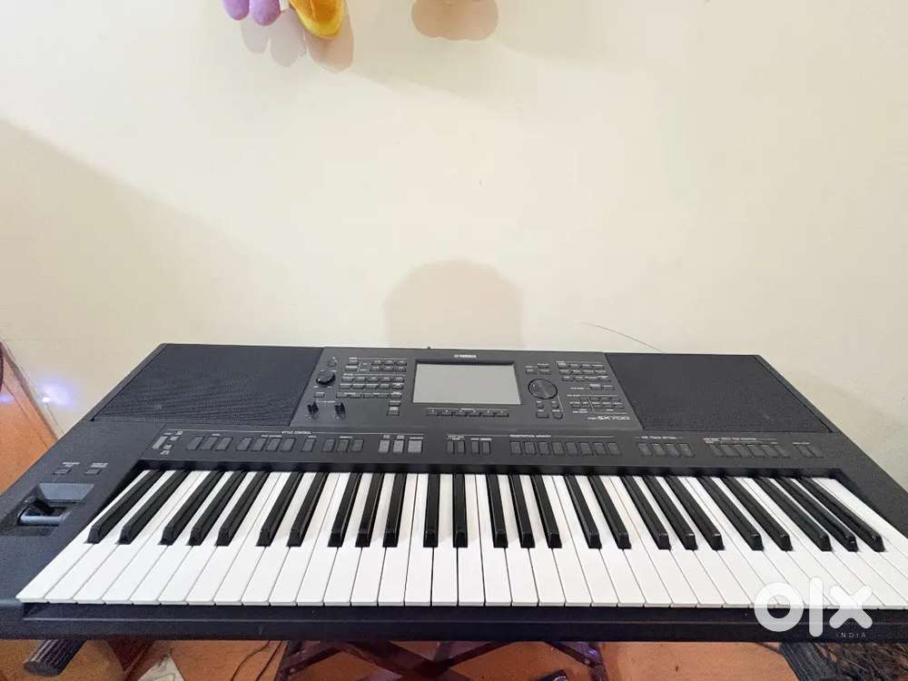YAMAHA PSR SX700