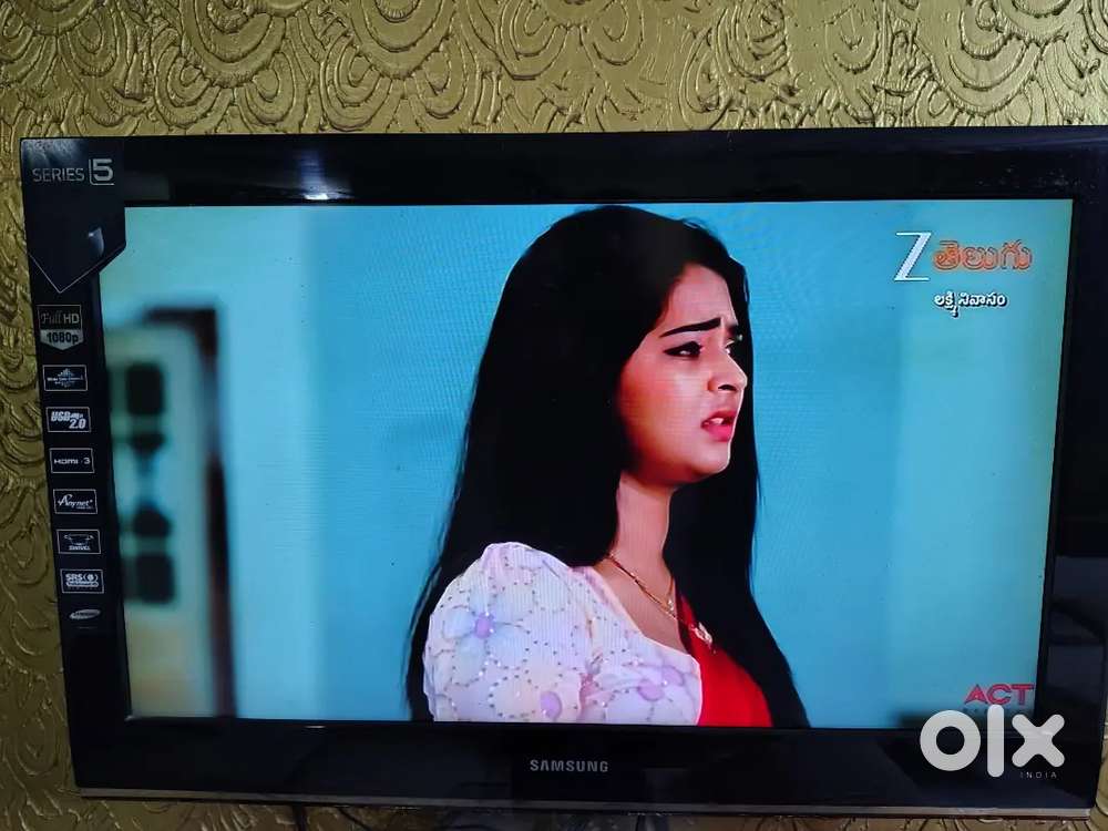 32 inch tv. Fully working. No issues.