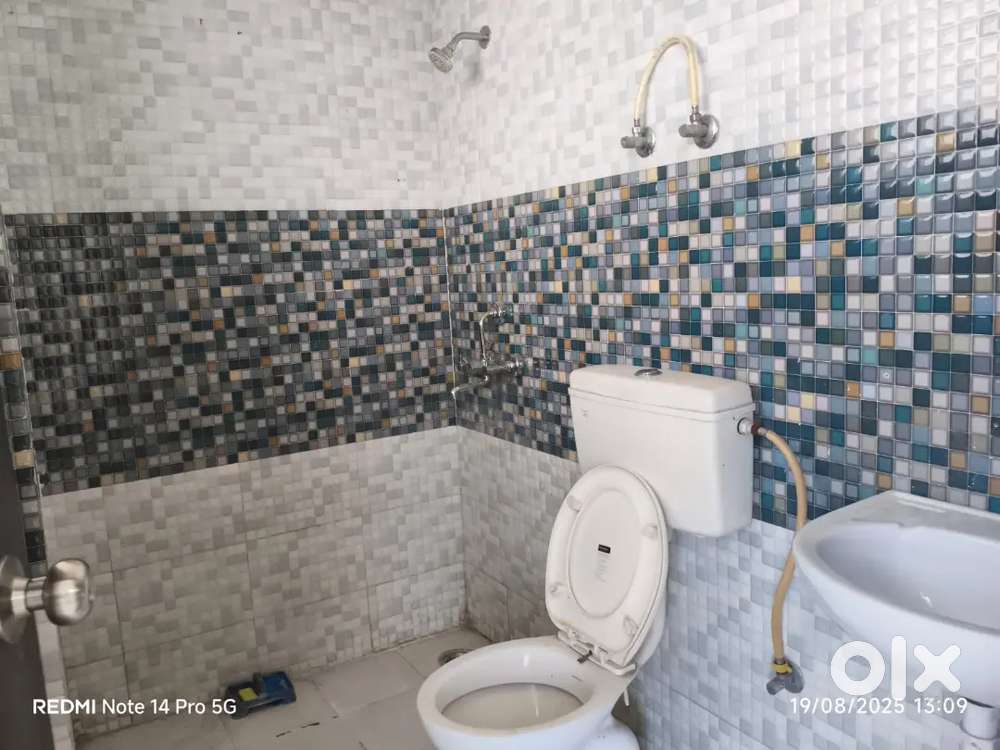 Raw flat available in sector 37d rent 13999