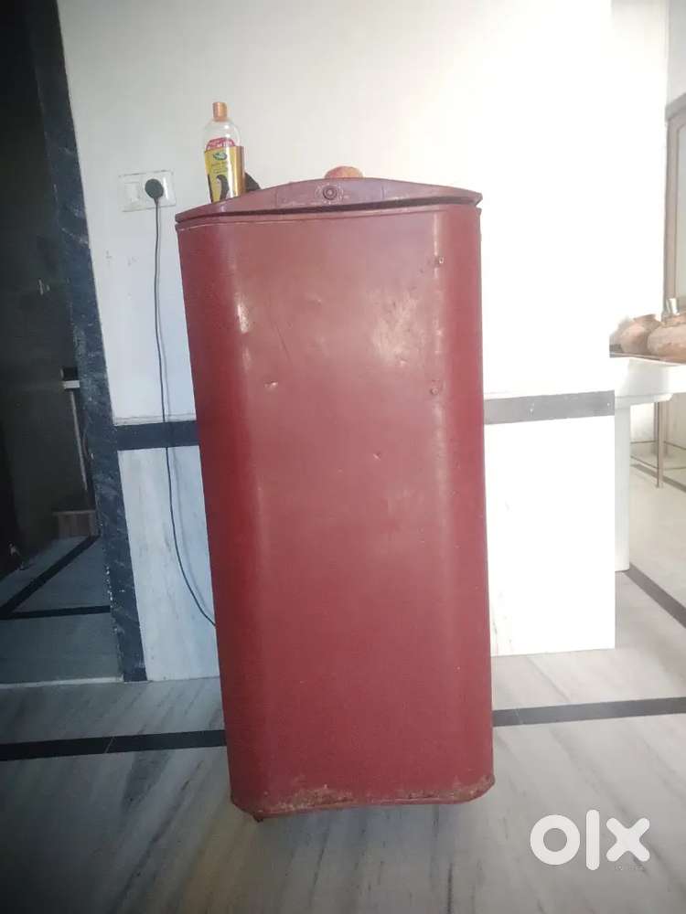 A1 refriger good condition old fridge